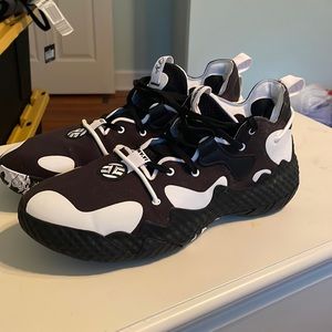 HARDEN 6 SIZE 13 SHOES